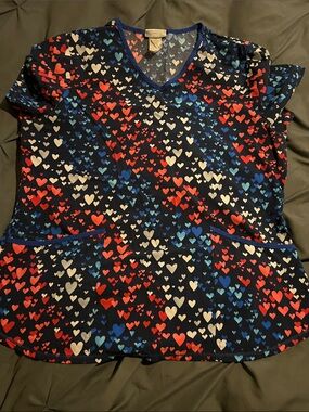 Women’s V-Neck Heart Print Top in Navy, Red & White scrubs
